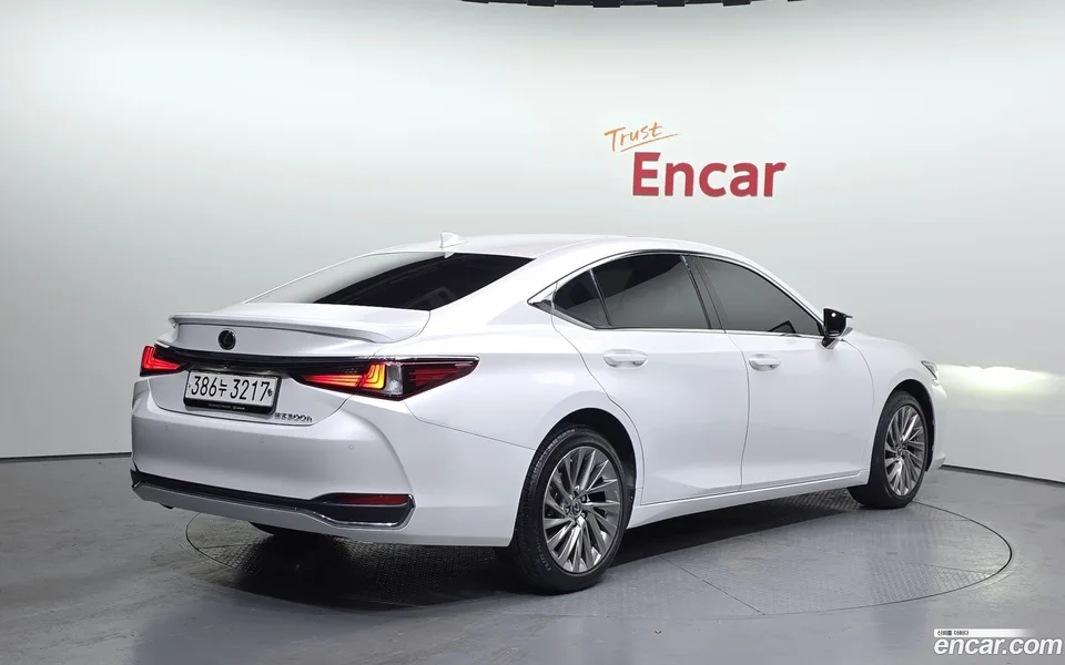 Lexus ES 300h 2022 — миниатюра 2