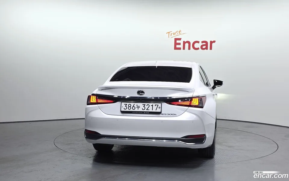 Lexus ES 300h 2022 — миниатюра 4