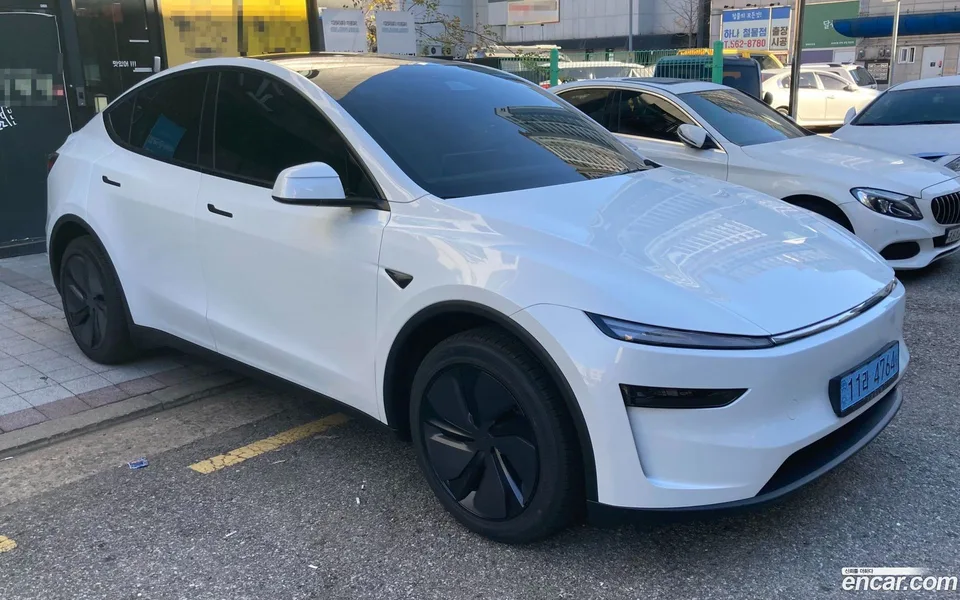Tesla Model Y RWD 2025 — миниатюра 3
