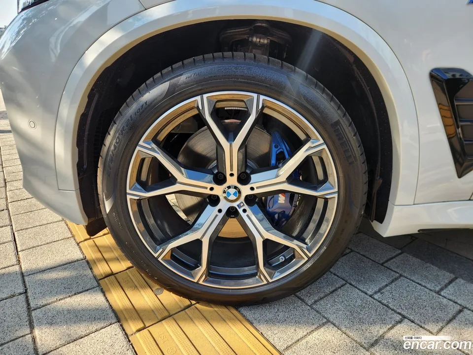 BMW X5 xDrive 40i M 2025 — миниатюра 5