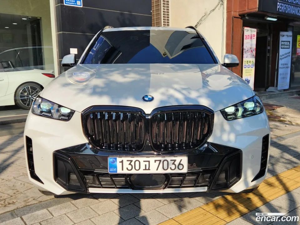 BMW X5 (G05) xDrive 40i M 2025 — фото 1, купить с доставкой в Москву