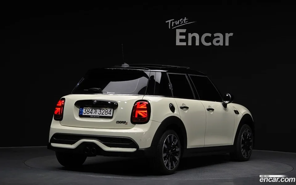 MINI Cooper S 5 2022 — миниатюра 2