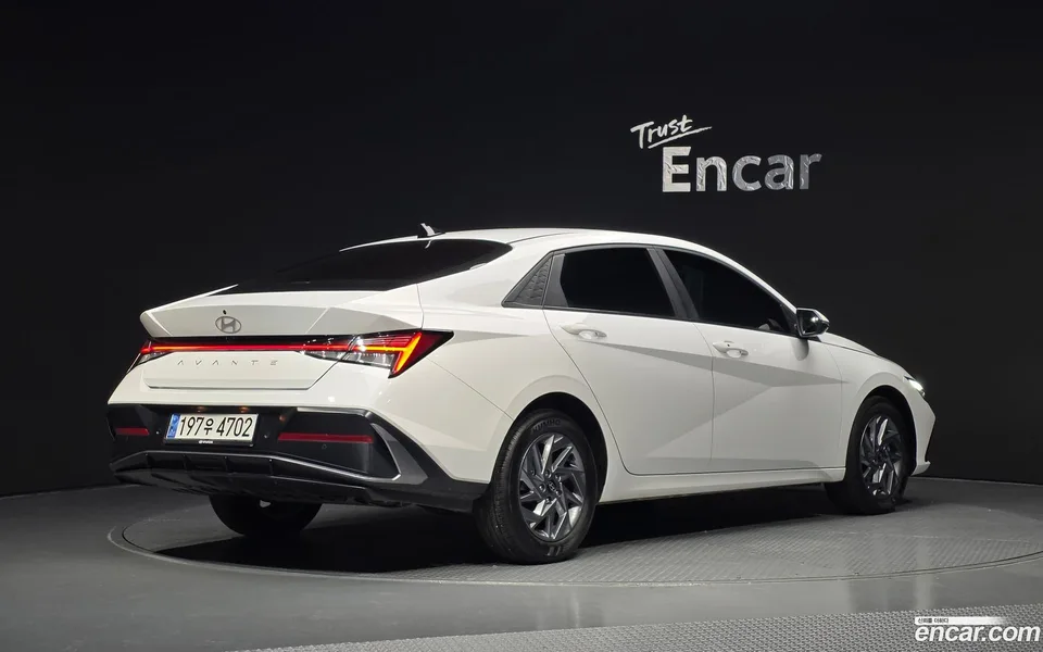 Hyundai Avante CN7 Hybrid 2023 — миниатюра 2