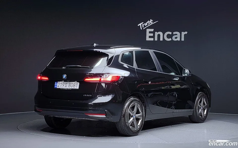 BMW 2 Series Active Tourer 220i 2025 — миниатюра 2