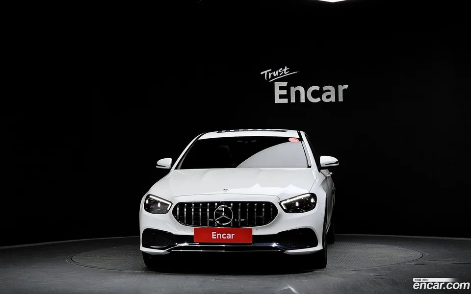 Mercedes-Benz E-Class E350 4MATIC 2022 — миниатюра 3