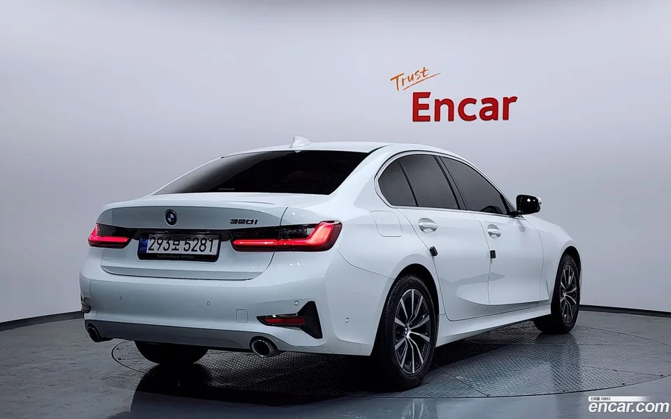 BMW 3 Series 320i 2022 — миниатюра 2