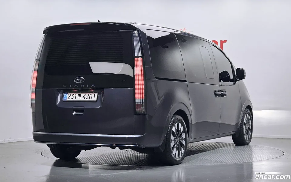 Hyundai Staria 9 2023 — миниатюра 2