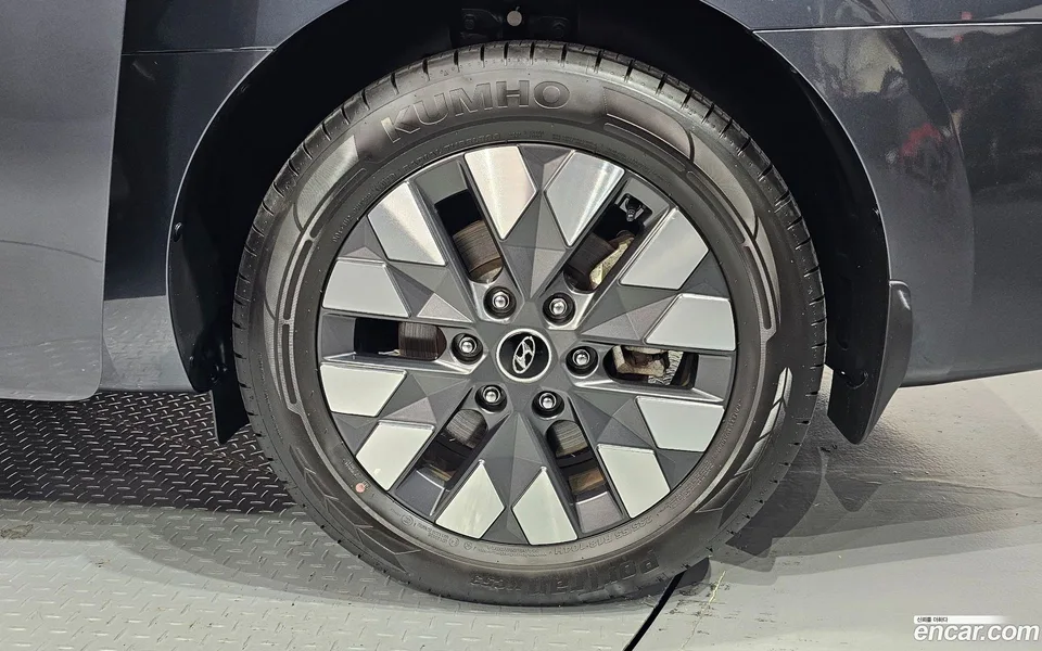 Hyundai Staria 9 2023 — миниатюра 5