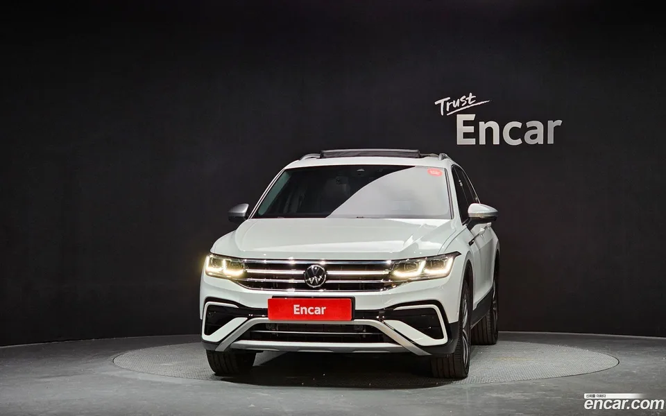 Volkswagen Tiguan Allspace 2.0 TSI 2023 — миниатюра 3