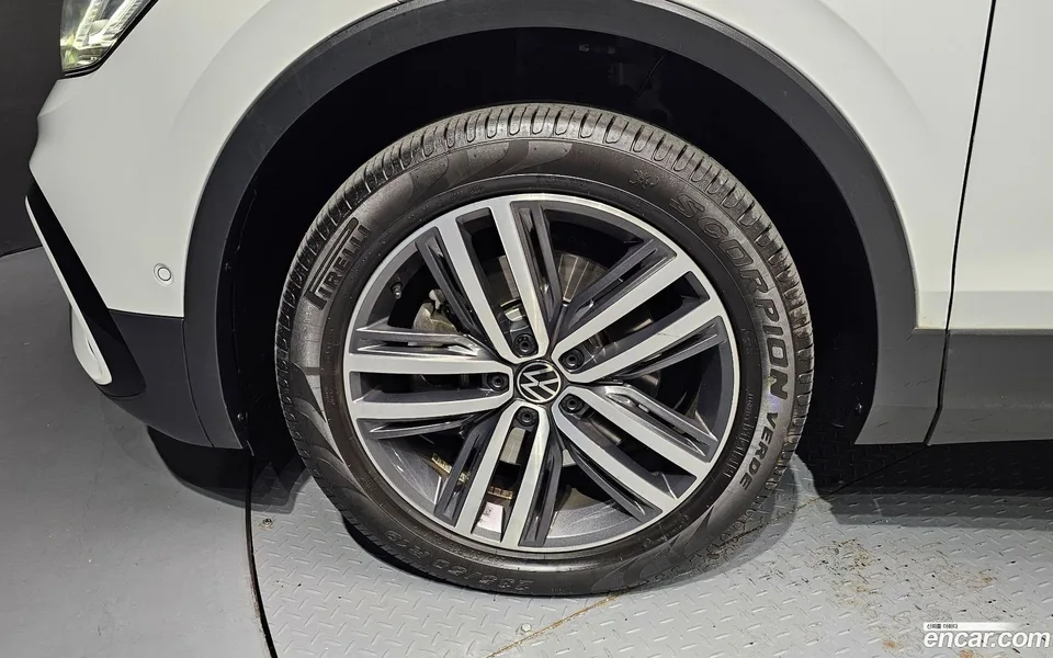 Volkswagen Tiguan Allspace 2.0 TSI 2023 — миниатюра 5