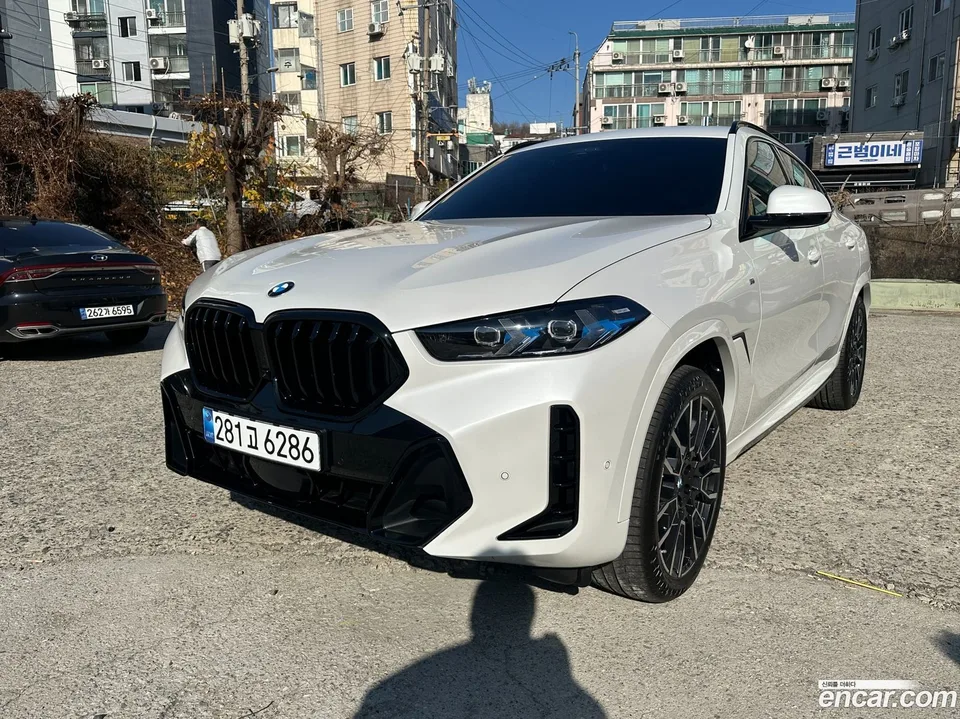 BMW X6 xDrive40i M 2025 — фото 1, купить с доставкой в Москву