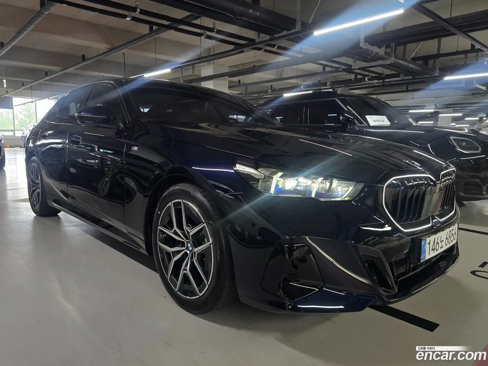 BMW 5 Series 520i M 2025 — фото 1, купить с доставкой в Москву
