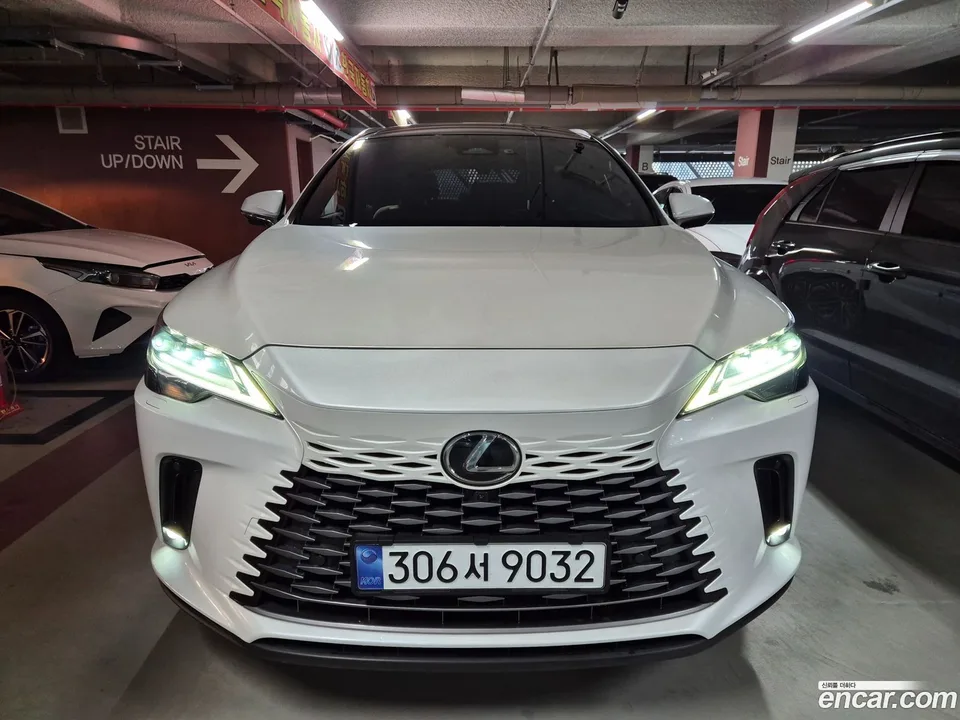 Lexus RX 450h+ 2024 — миниатюра 2