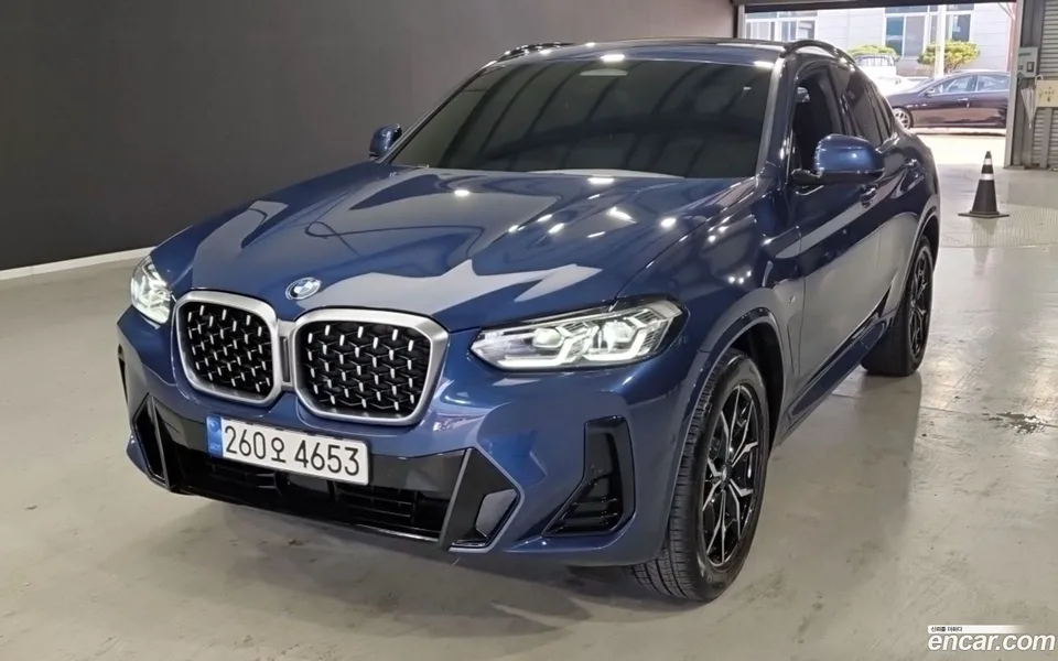 BMW X4 xDrive20i M 2022 — фото 1, купить с доставкой в Москву