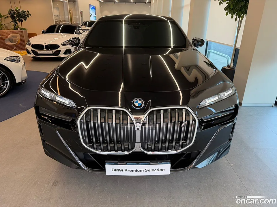 BMW i7 xDrive 60 M 2023 — миниатюра 2