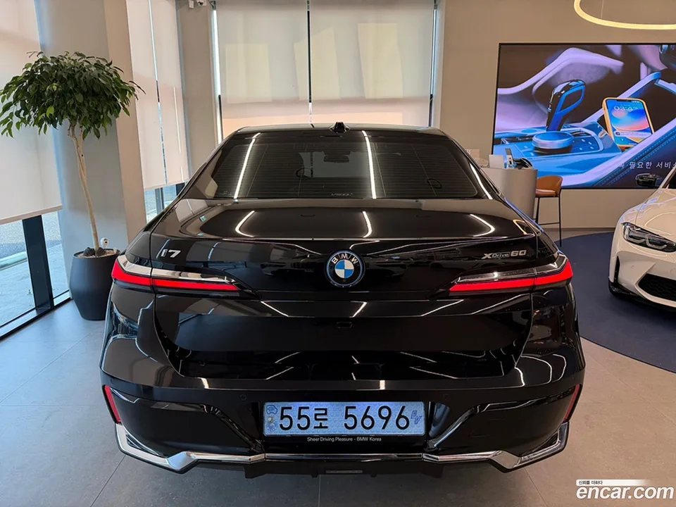 BMW i7 xDrive 60 M 2023 — миниатюра 3
