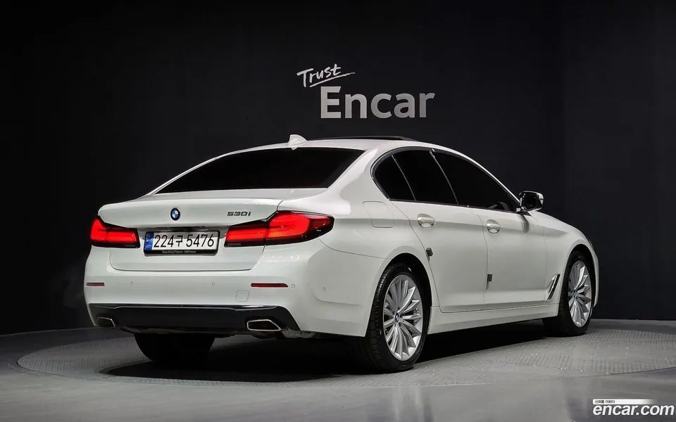 BMW 5 Series 530i 2023 — миниатюра 2
