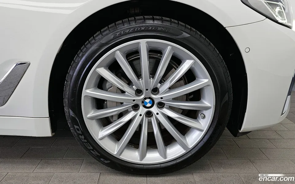 BMW 5 Series 530i 2023 — миниатюра 5