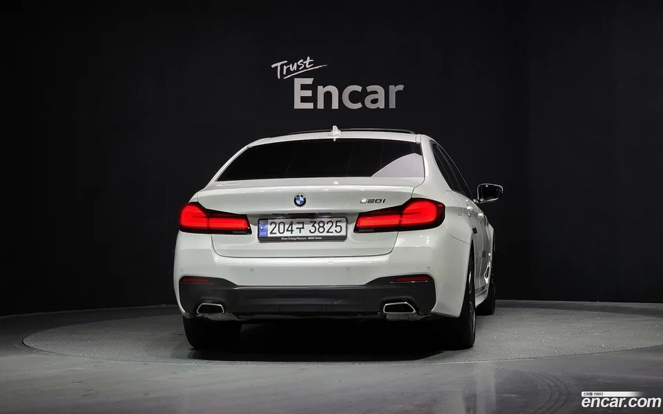 BMW 5 Series 520i M 2023 — миниатюра 4
