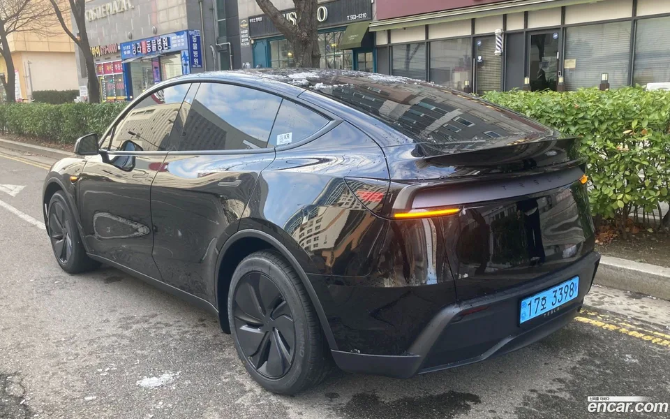 Tesla Model Y RWD 2025 — миниатюра 4