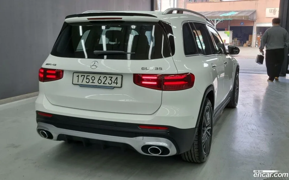 Mercedes-Benz GLB-Class AMG GLB35 4MATIC 2025 — миниатюра 2