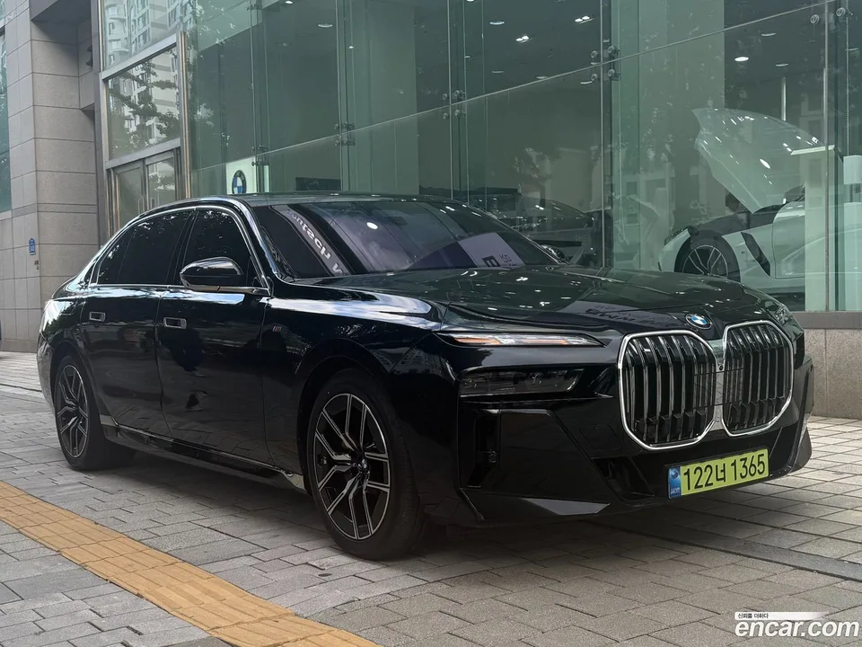 BMW 7 Series 740i xDrive M 2025 — миниатюра 2