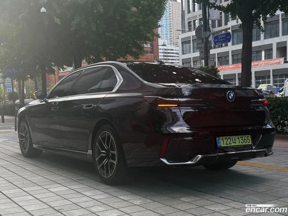 BMW 7 Series 740i xDrive M 2025 — миниатюра 5