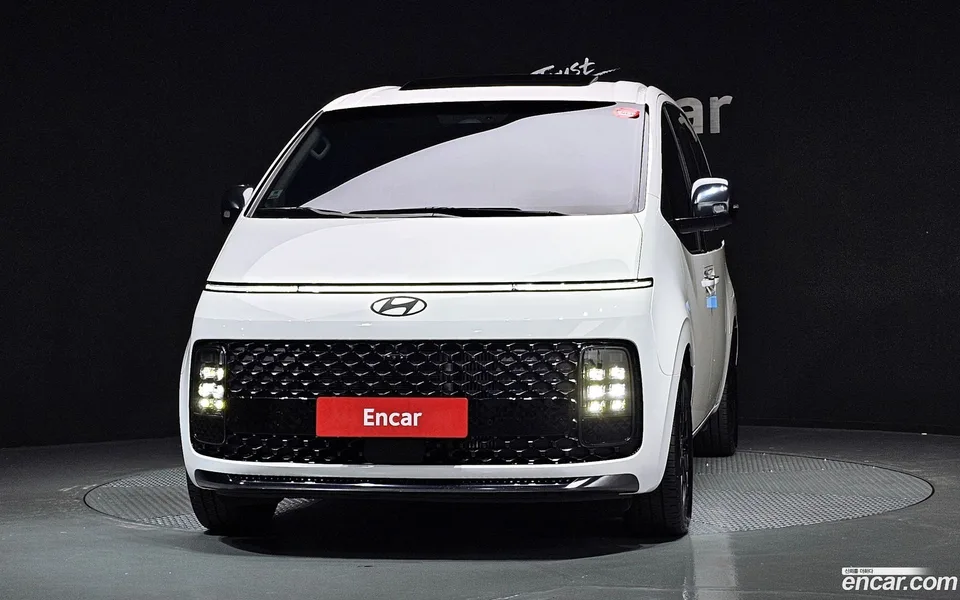Hyundai Staria 4WD 9 2025 — миниатюра 3