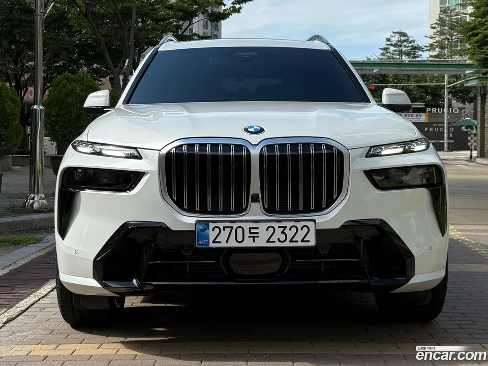 BMW X7 xDrive 40i M 6 2025 — фото 1, купить с доставкой в Москву