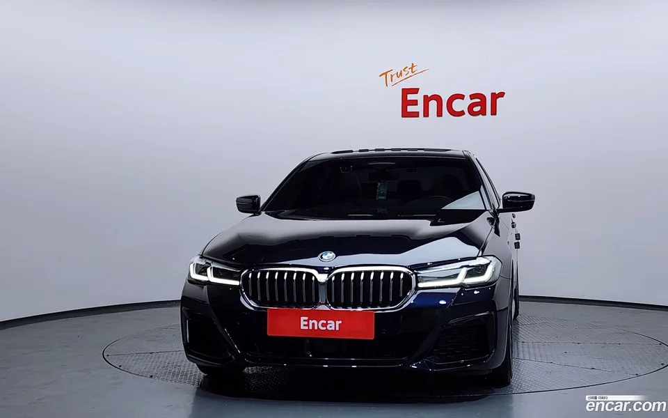 BMW 5 Series 520i M 2022 — миниатюра 3