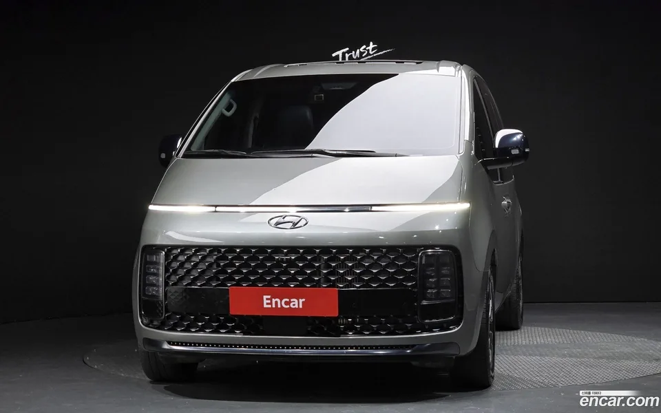 Hyundai Staria 4WD 7 2023 — миниатюра 3