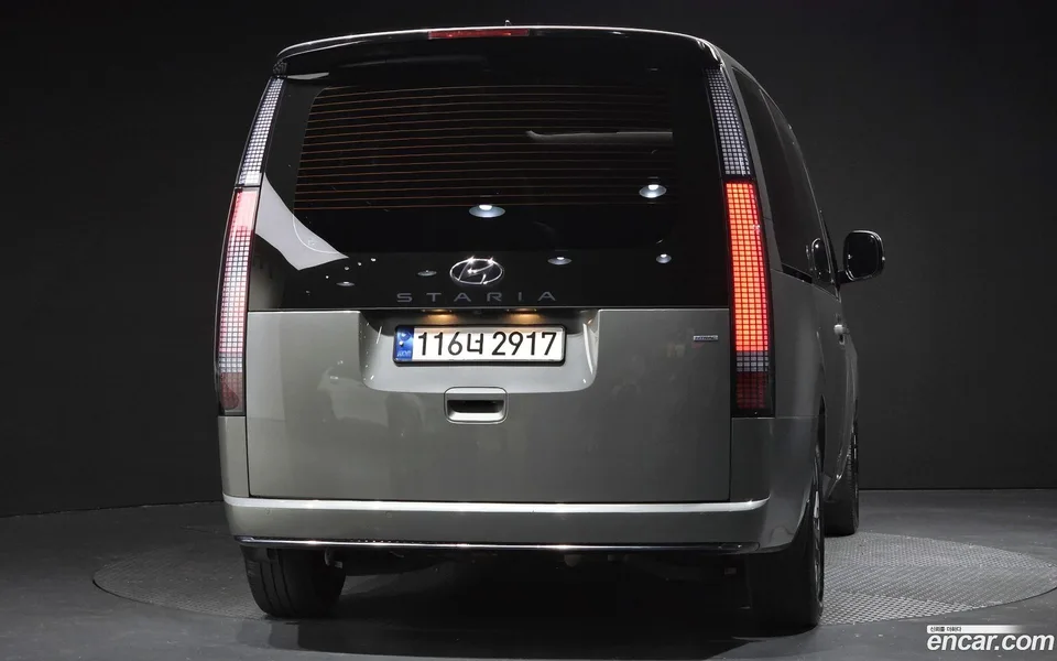 Hyundai Staria 4WD 7 2023 — миниатюра 4