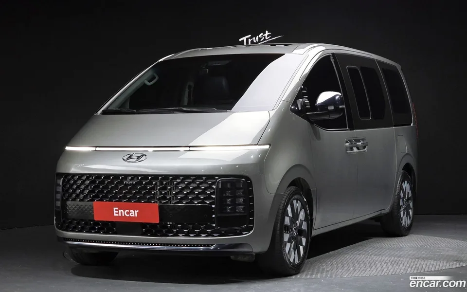Hyundai Staria 4WD 7 2023 — фото 1, купить с доставкой в Москву