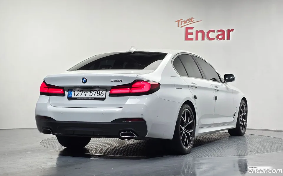 BMW 5 Series 530i M 2022 — миниатюра 2