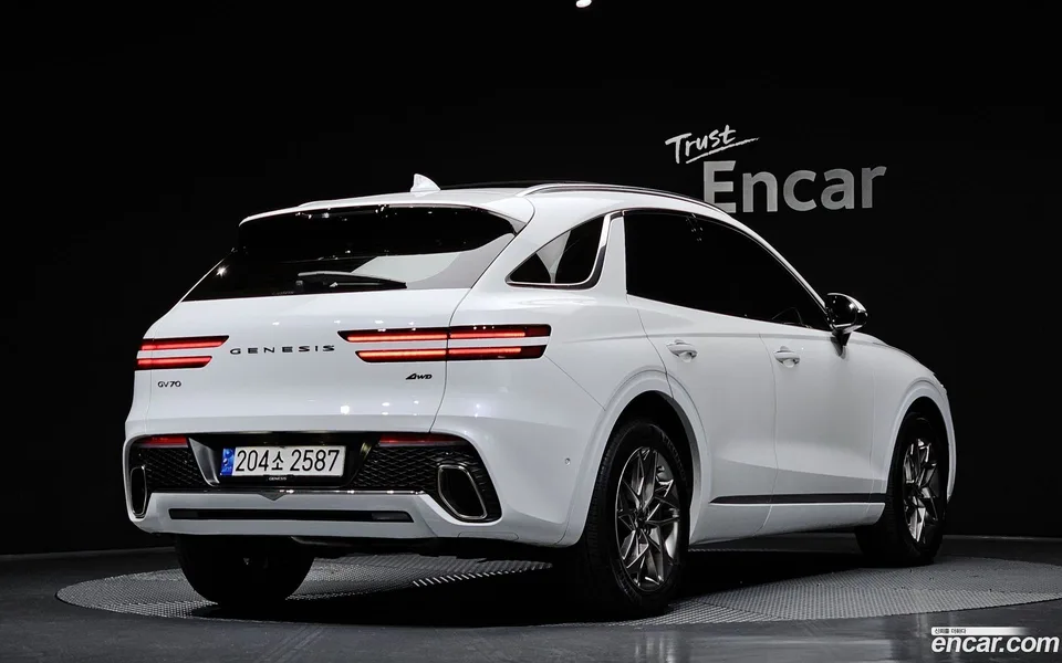 Genesis GV70 2.5T AWD 2023 — миниатюра 2