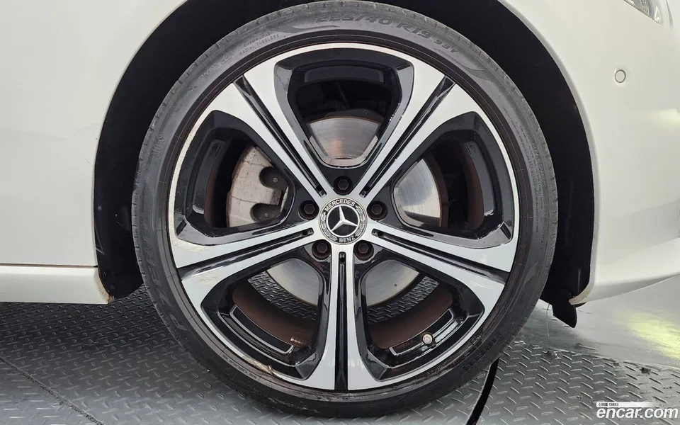 Mercedes-Benz C-Class C300 4MATIC 2023 — миниатюра 5