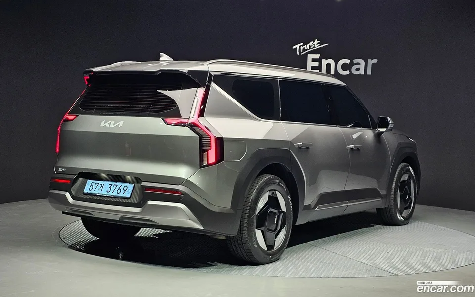 Kia EV9 4WD 2023 — миниатюра 2