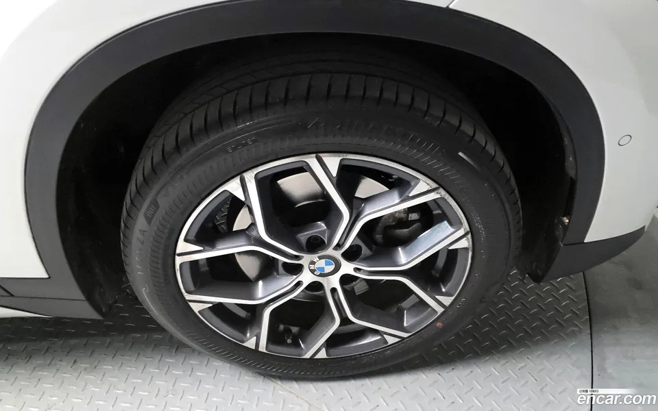 BMW X1 xDrive 20i xLine 2022 — миниатюра 5