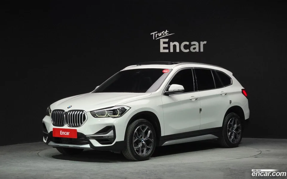 BMW X1 xDrive 20i xLine 2022 — фото 1, купить с доставкой в Москву