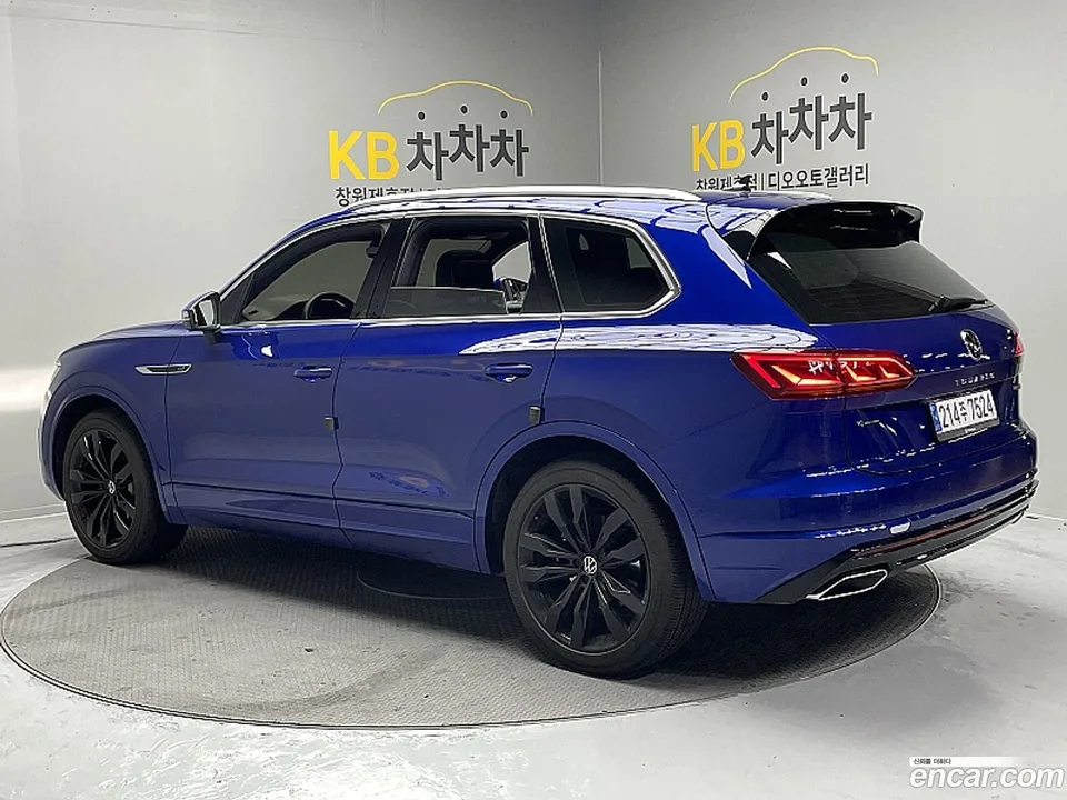 Volkswagen Touareg 3.0 TDI R-Line 2023 — миниатюра 2