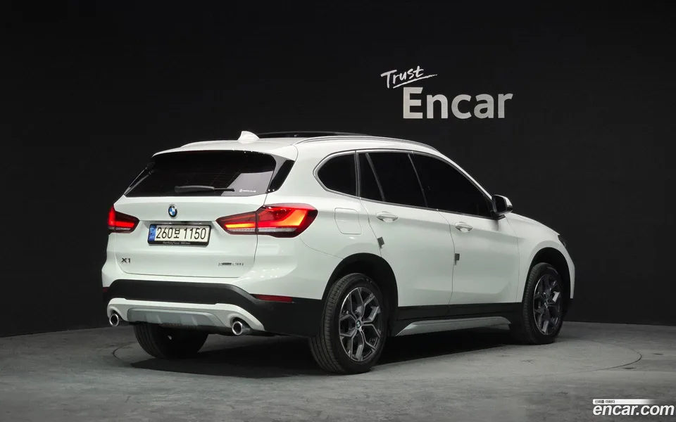 BMW X1 xDrive 20i xLine 2022 — миниатюра 2