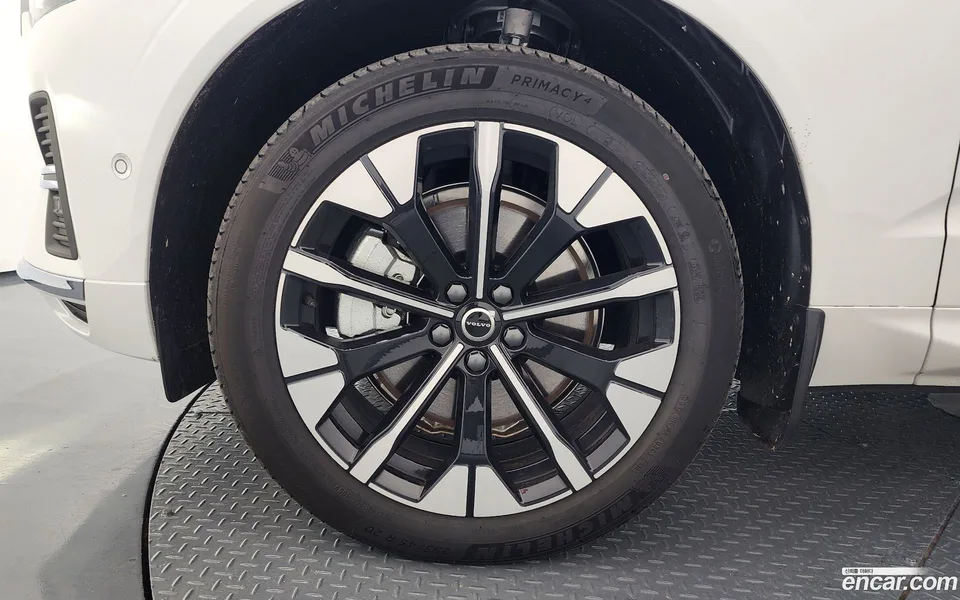 Volvo XC60 T8 2025 — миниатюра 4