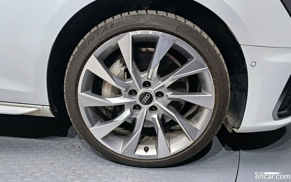 Audi A4 45 TFSI 2023 — миниатюра 4