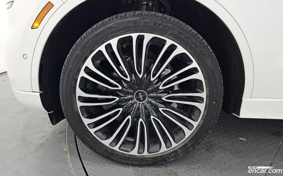 Lincoln Aviator 3.0 AWD 2023 — миниатюра 5