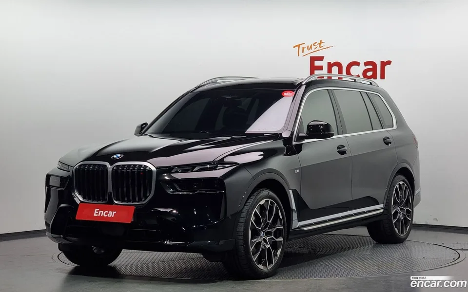 BMW X7 xDrive 40i M 7 2023 — фото 1, купить с доставкой в Москву
