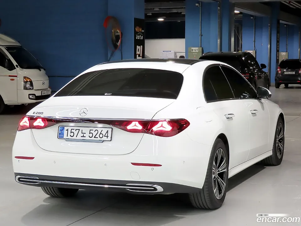 Mercedes-Benz E-Class E200 2024 — миниатюра 4