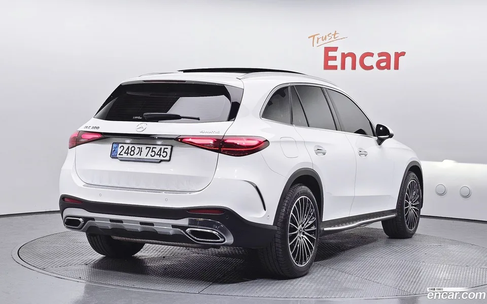 Mercedes-Benz GLC-Class GLC300 4MATIC AMG Line 2023 — миниатюра 2