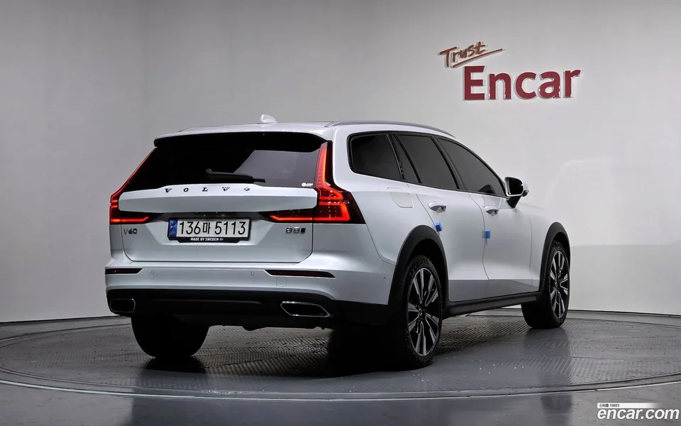 Volvo V60 Cross Country B5 AWD 2022 — миниатюра 2