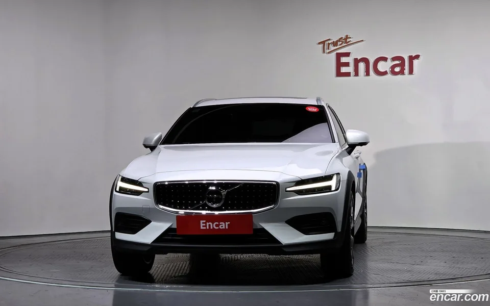 Volvo V60 Cross Country B5 AWD 2022 — миниатюра 3