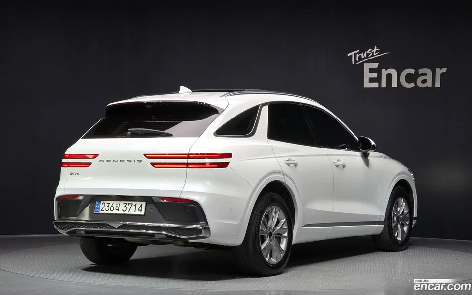 Genesis GV70 2.5T 2WD 2024 — миниатюра 2